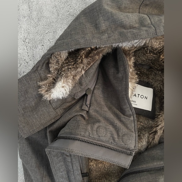 Women’s Aritzia Babaton grey Hooded Oskar Parka Coat - Picture 7 of 7